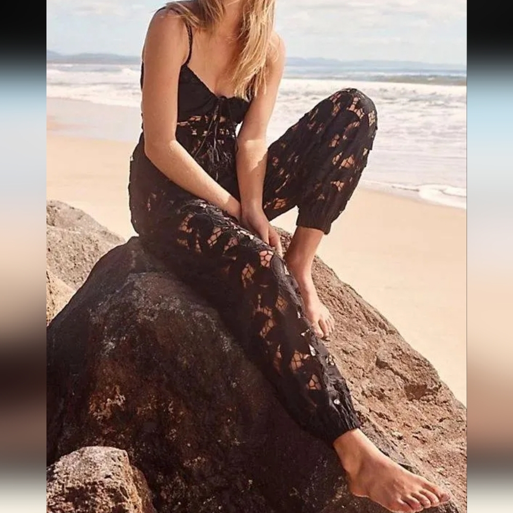 Free People Meet Me In Bali Floral Crochet Jumpsuit Romper Large - Picture 2 of 11